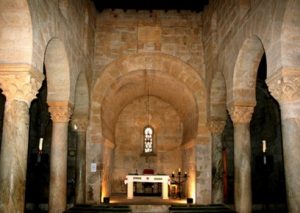 Interior de San Juan de Baños